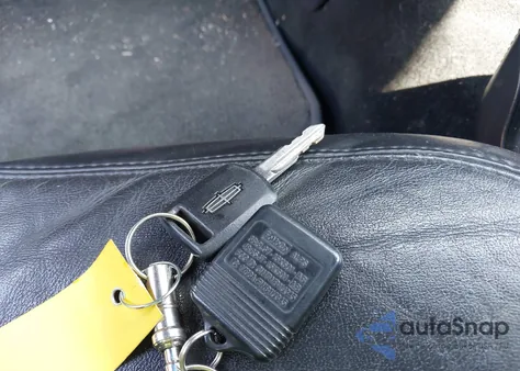 2011 Lincoln Town Car Executive L из США, поврежденный, VIN 2LNBL8EV6BX761988